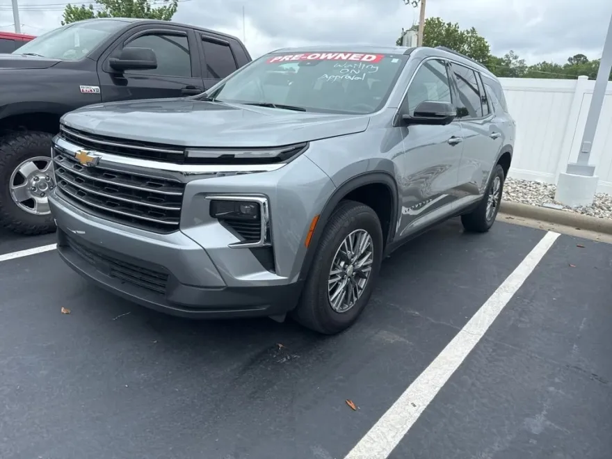 2024 Chevrolet Traverse photo 1