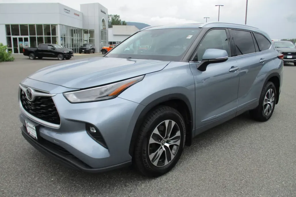 2022 Toyota Highlander XLE photo 1