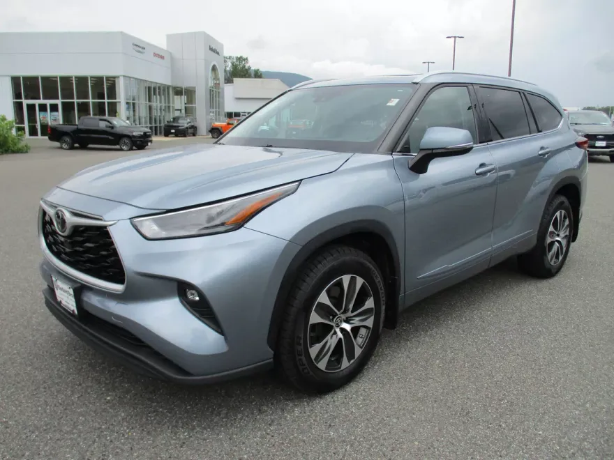 2022 Toyota Highlander XLE photo 1