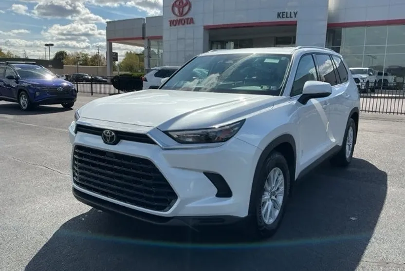 2024 Toyota Grand Highlander XLE photo 1
