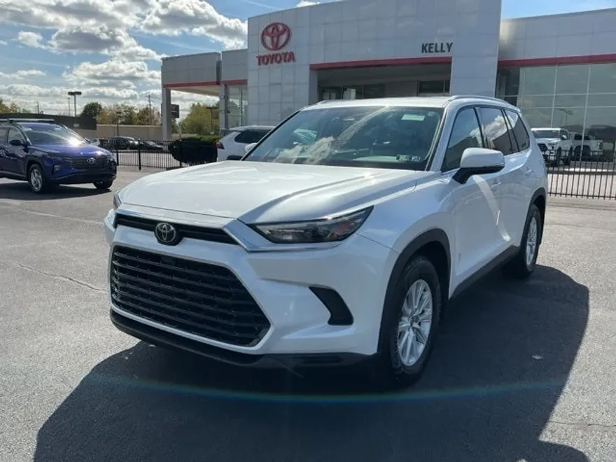 2024 Toyota Grand Highlander XLE photo 1
