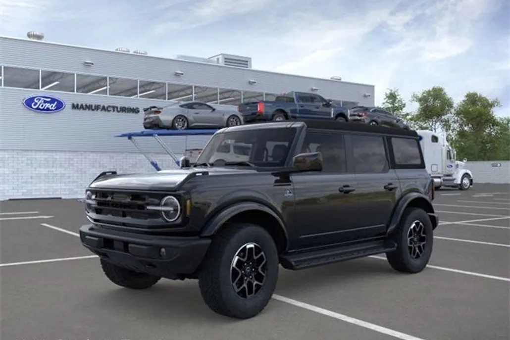 2025 Ford Bronco Outer Banks photo 1