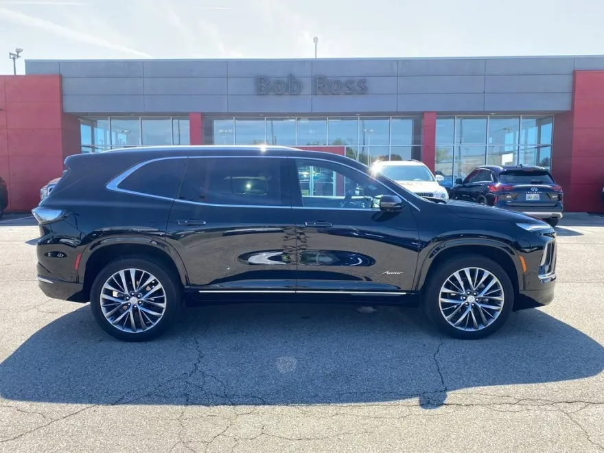 2025 Buick Enclave Avenir photo 1