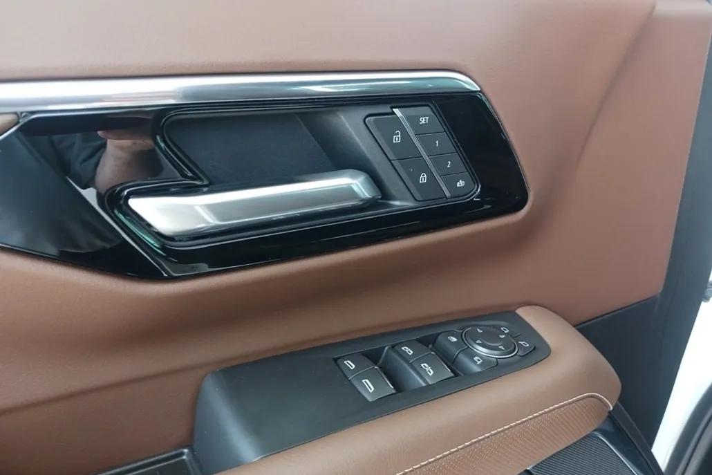 2025 Chevrolet Suburban High Country photo 1
