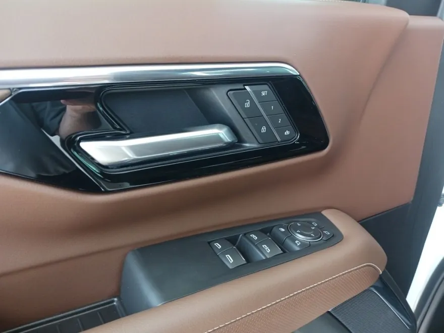 2025 Chevrolet Suburban High Country photo 1