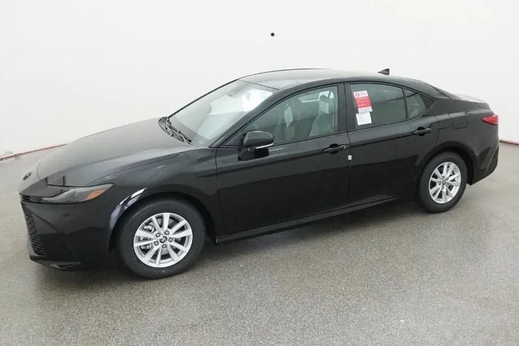 2025 Toyota Camry LE photo 1