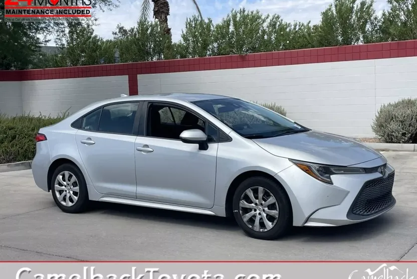 2020 Toyota Corolla LE photo 1