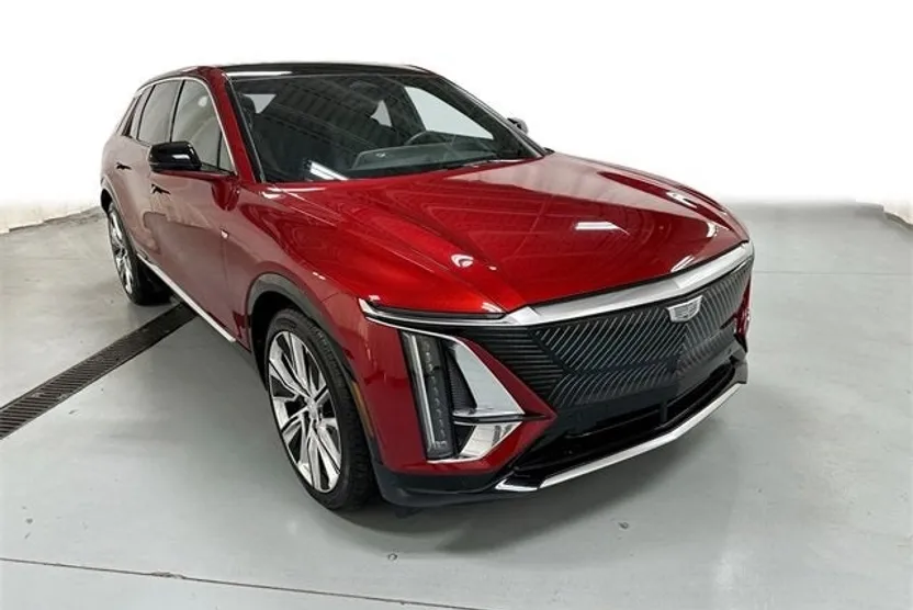 2024 Cadillac Lyriq Luxury photo 1
