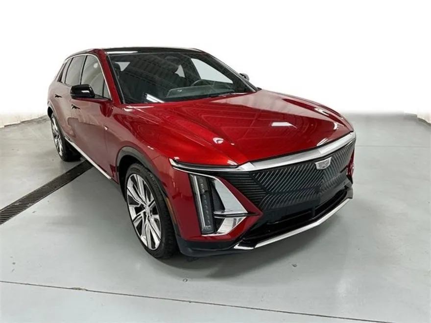 2024 Cadillac Lyriq Luxury photo 1