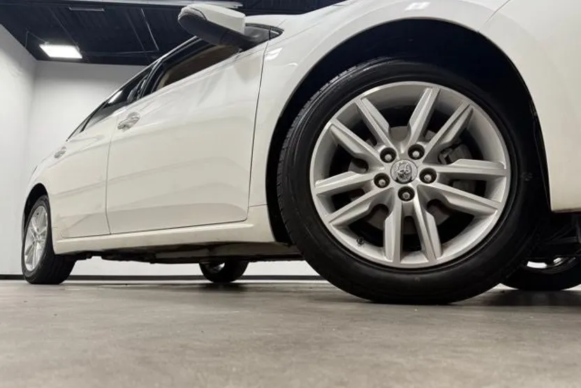 2015 Toyota Avalon XLE photo 1