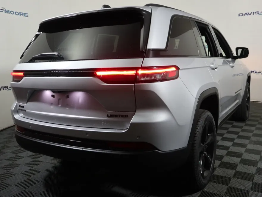 2025 Jeep Grand Cherokee Limited photo 6