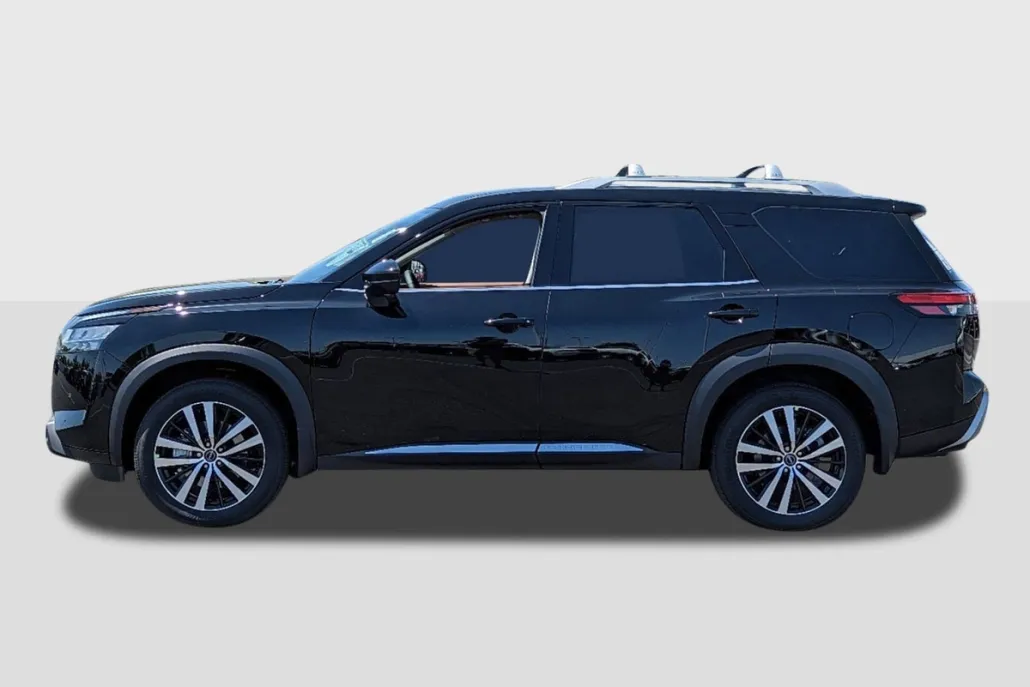 2025 Nissan Pathfinder Platinum photo 1