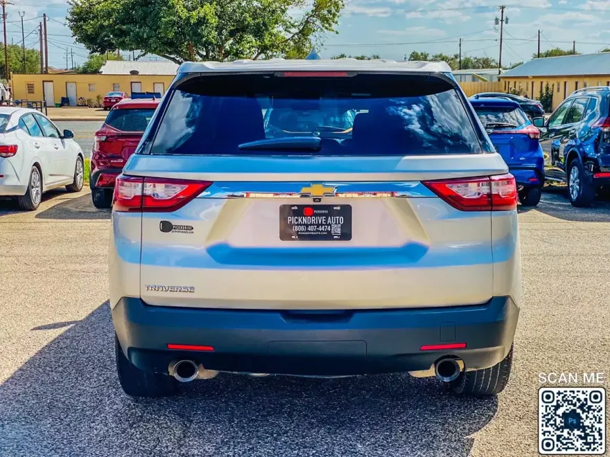 2021 Chevrolet Traverse LS photo 1