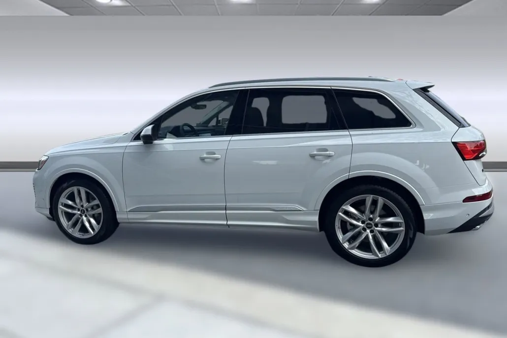 2025 Audi Q7 55 Premium Plus photo 1