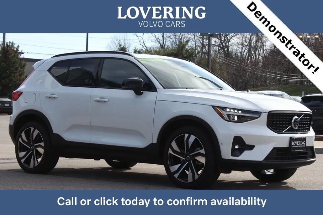 2025 Volvo XC40 Plus photo 1
