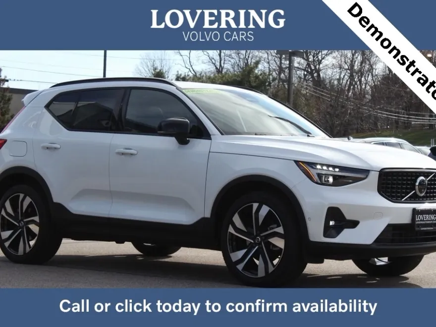 2025 Volvo XC40 Plus photo 1