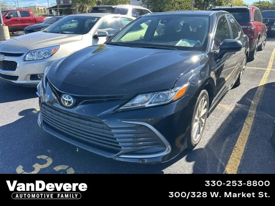 2023 Toyota Camry LE photo 1