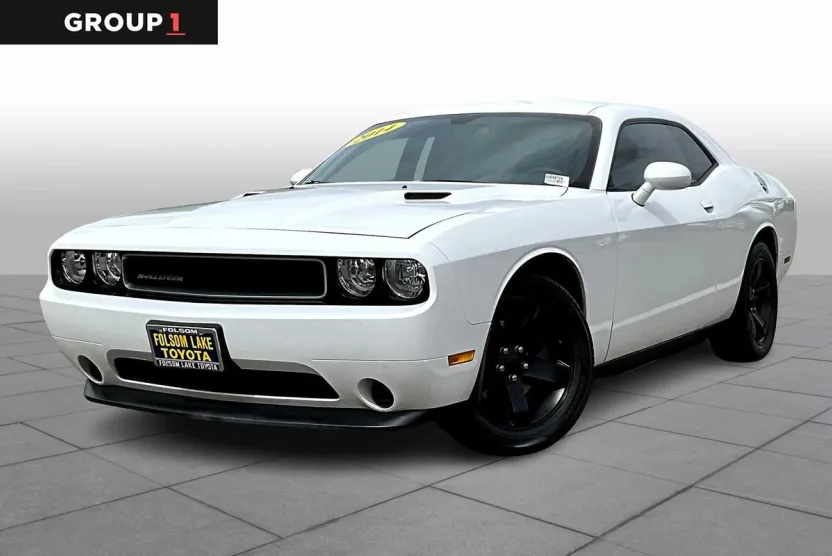 2014 Dodge Challenger SXT photo 1