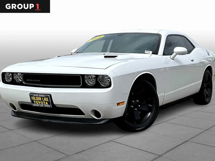 2014 Dodge Challenger SXT photo 1