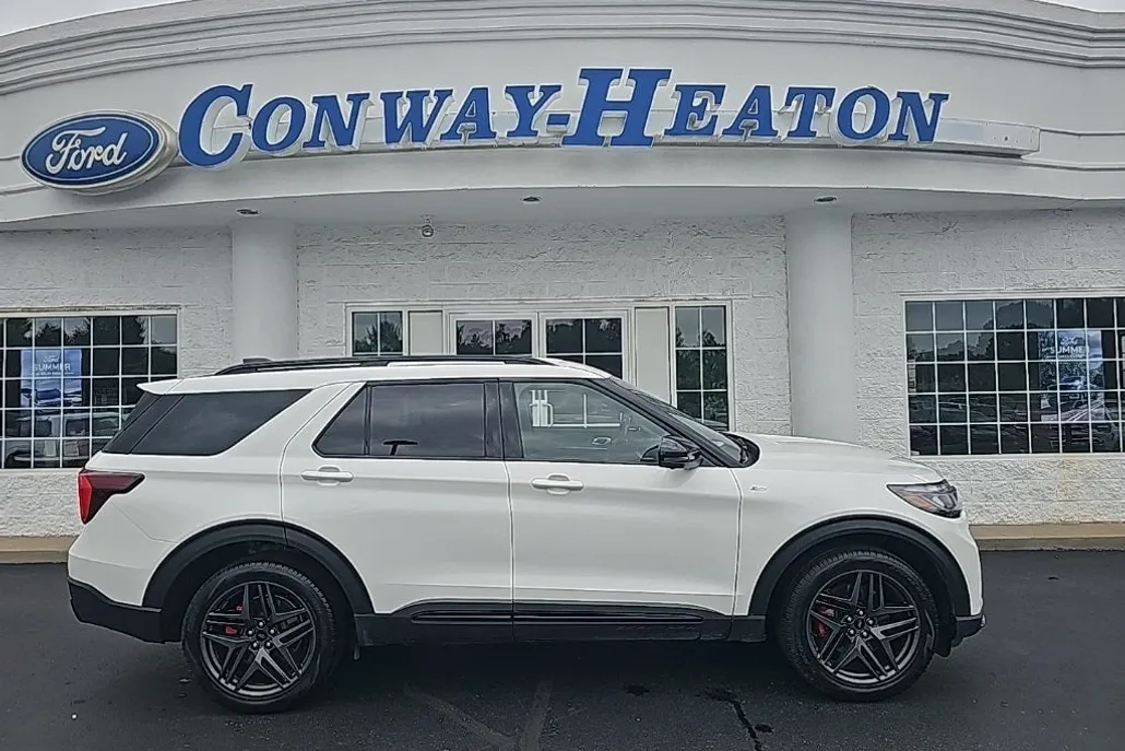 2025 Ford Explorer ST-Line photo 1