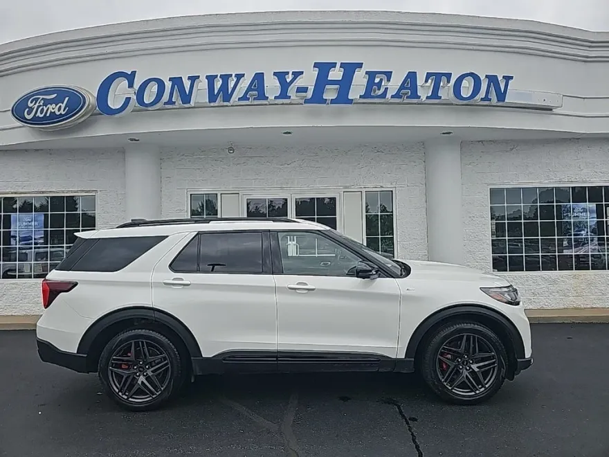 2025 Ford Explorer ST-Line photo 1