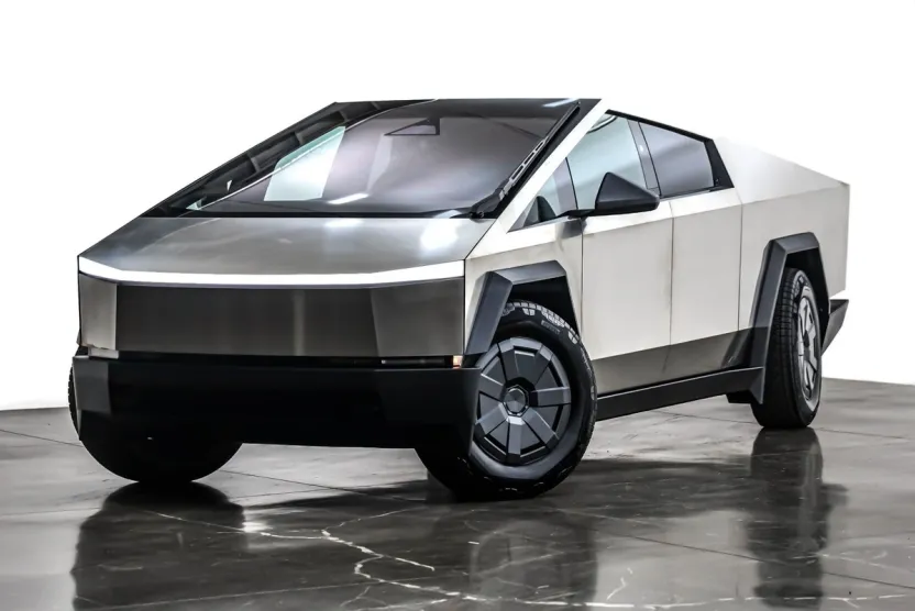2025 Tesla Cybertruck photo 1