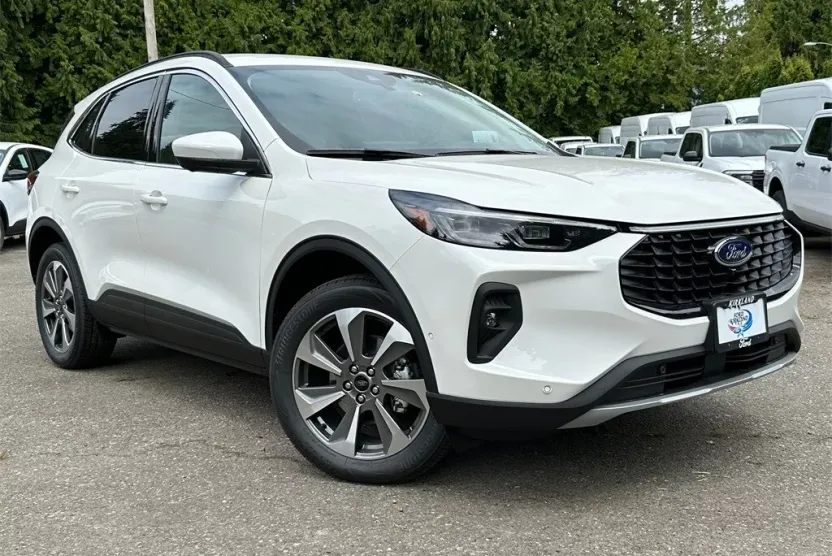 2024 Ford Escape Hybrid Platinum photo 1