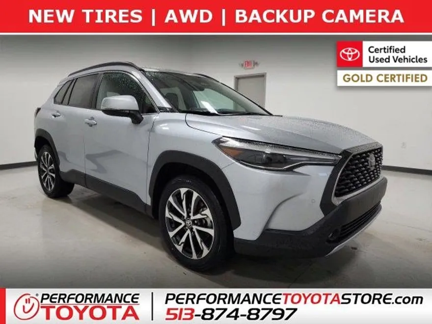2023 Toyota Corolla Cross XLE photo 1