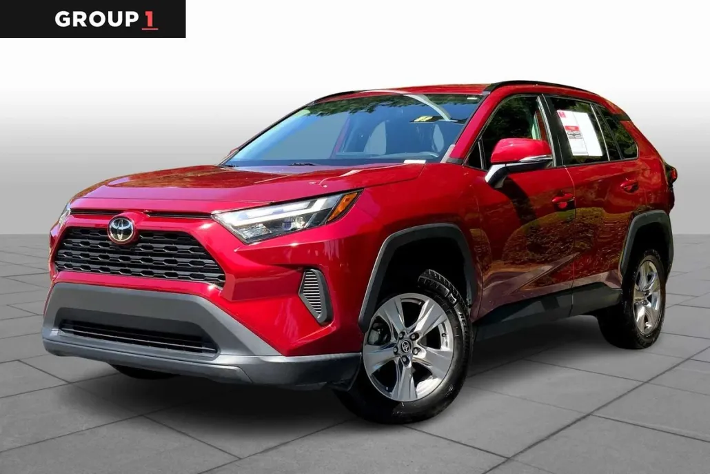 2023 Toyota RAV4 XLE photo 1