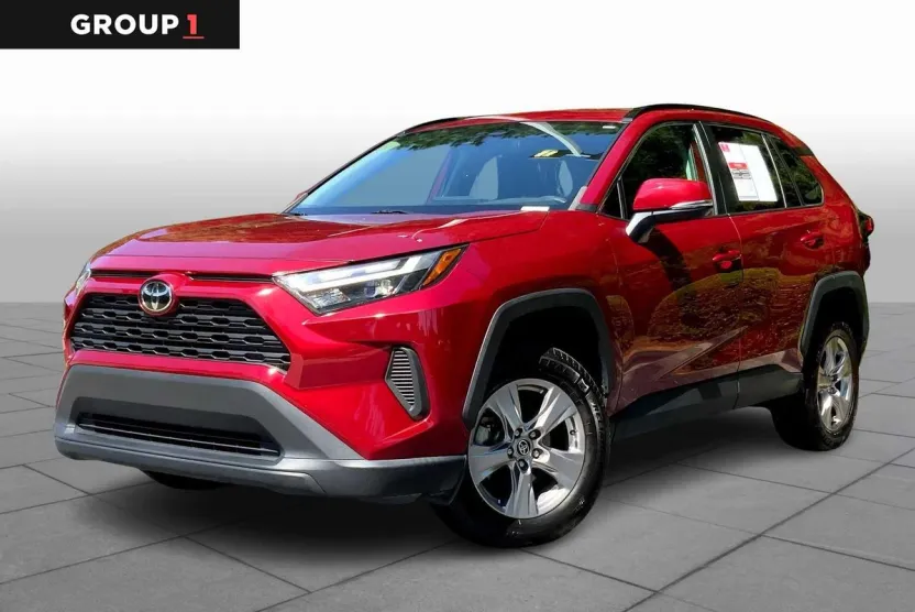 2023 Toyota RAV4 XLE photo 1