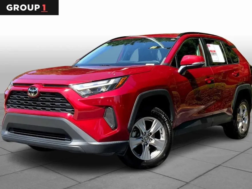 2023 Toyota RAV4 XLE photo 1