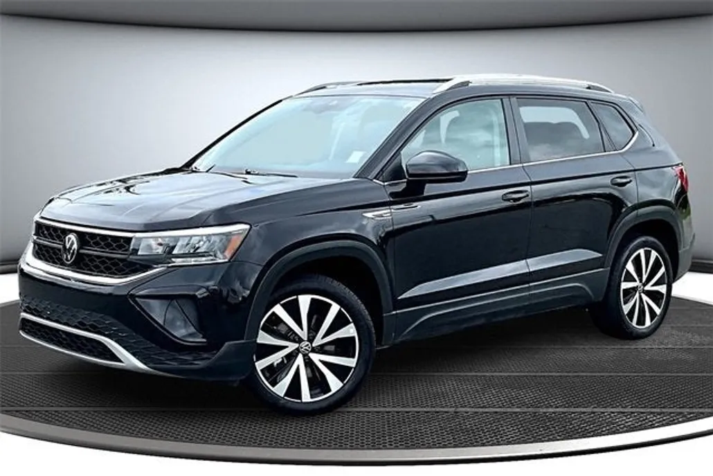 2024 Volkswagen Taos SE photo 1