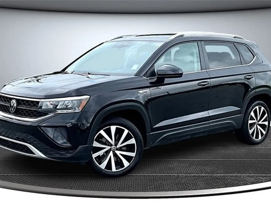 2024 Volkswagen Taos SE photo 1