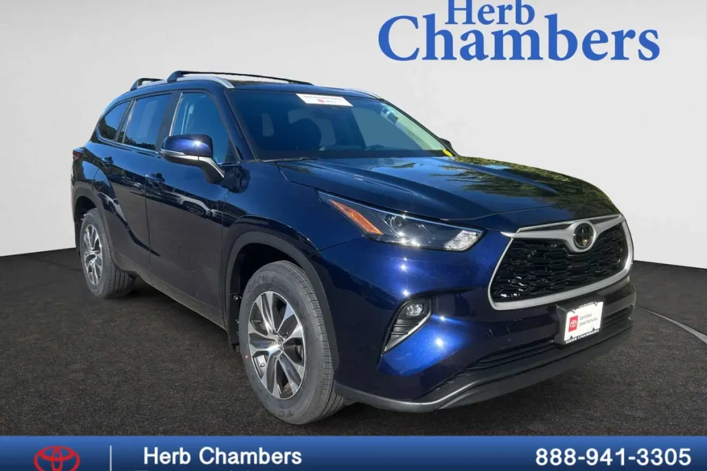 2023 Toyota Highlander XLE photo 1