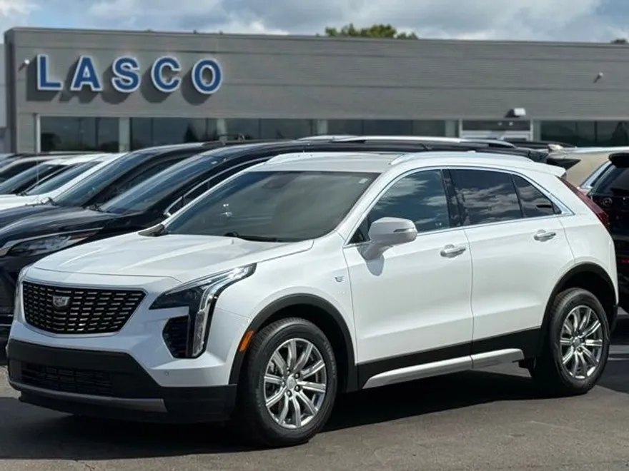 2023 Cadillac XT4 Premium Luxury photo 1