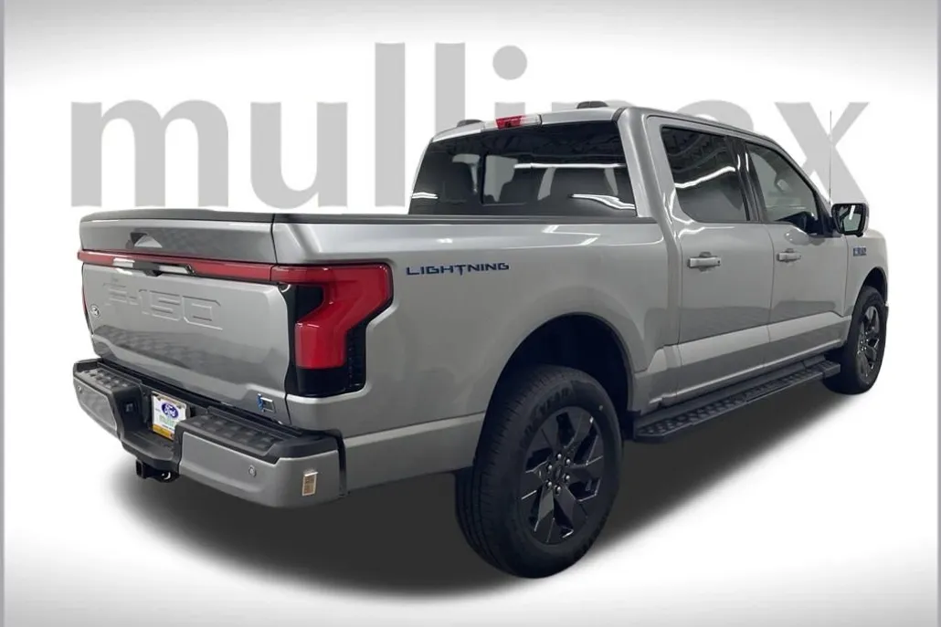 2025 Ford F-150 Lightning Lariat photo 1