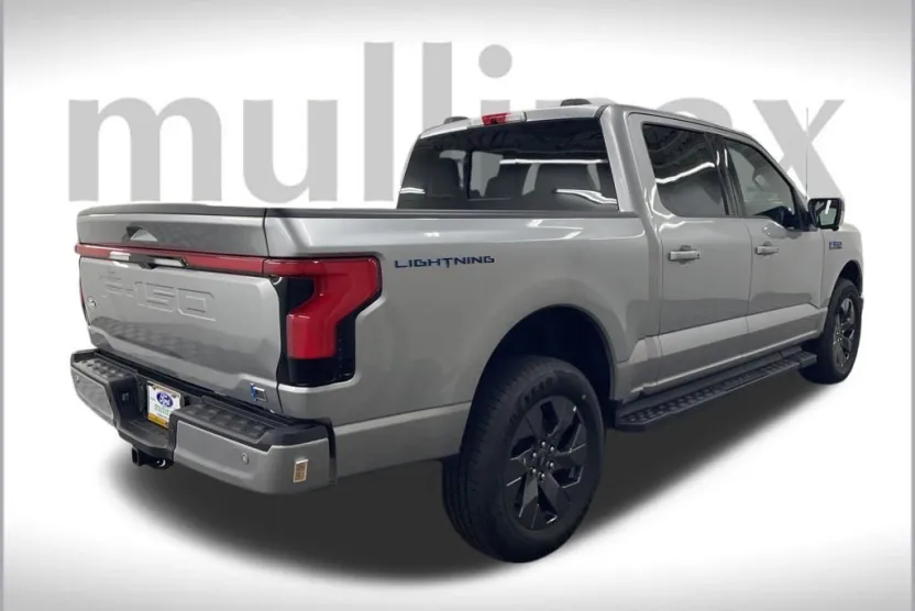 2025 Ford F-150 Lightning Lariat photo 1