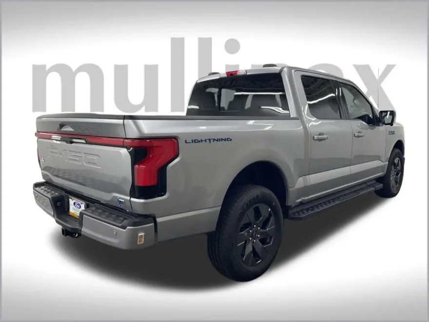 2025 Ford F-150 Lightning Lariat photo 1