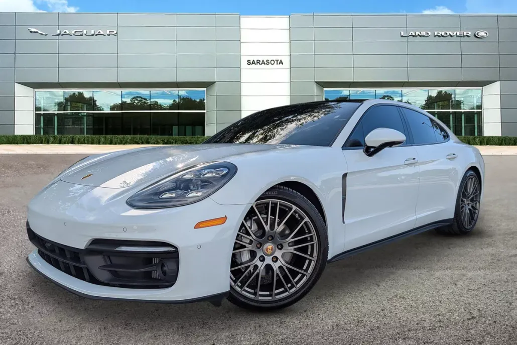 2022 Porsche Panamera 4 Platinum photo 1