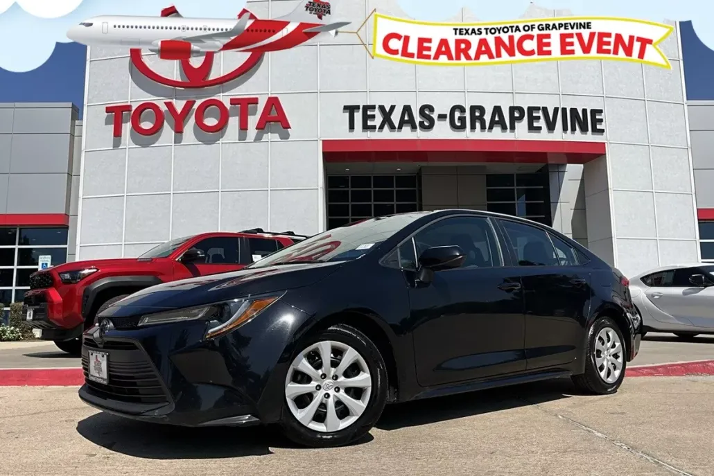 2024 Toyota Corolla LE photo 1