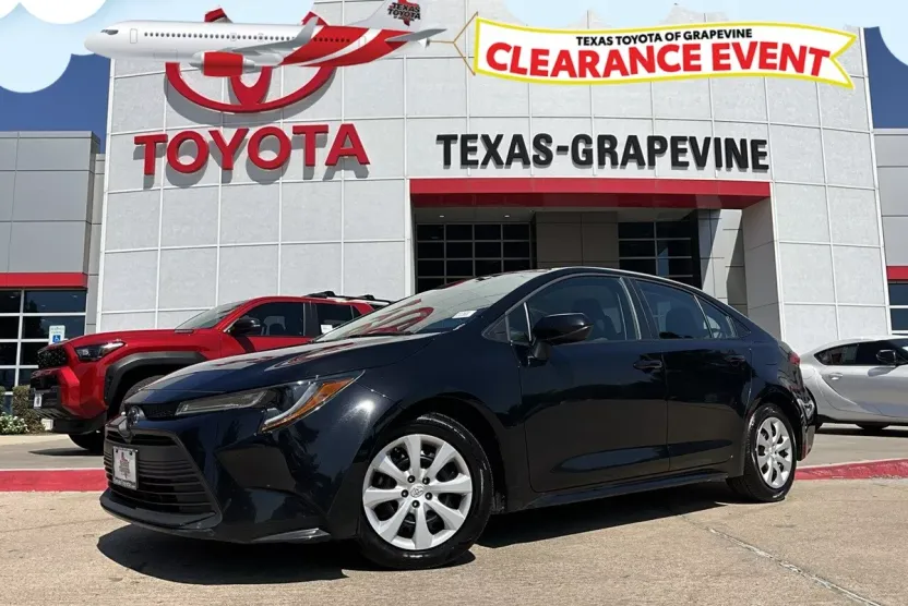 2024 Toyota Corolla LE photo 1