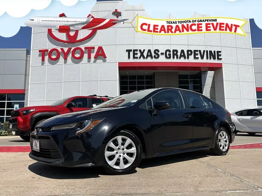 2024 Toyota Corolla LE photo 1