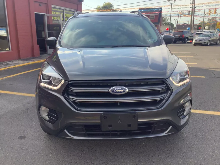 2019 Ford Escape SEL photo 1
