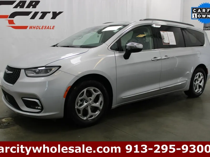 2023 Chrysler Pacifica Limited photo 1