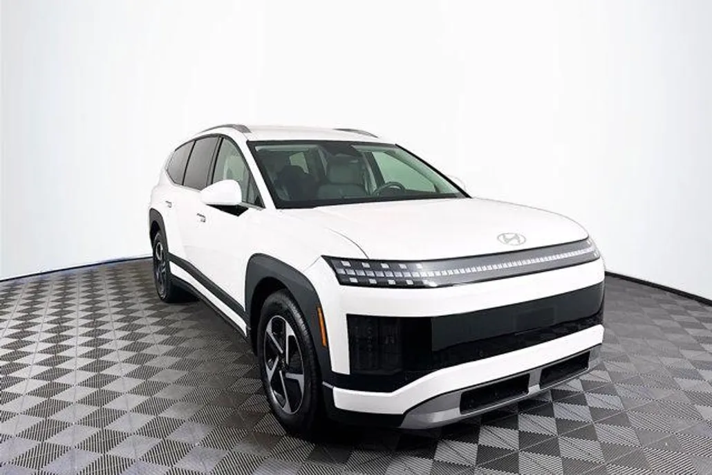 2026 Hyundai Ioniq SE photo 1