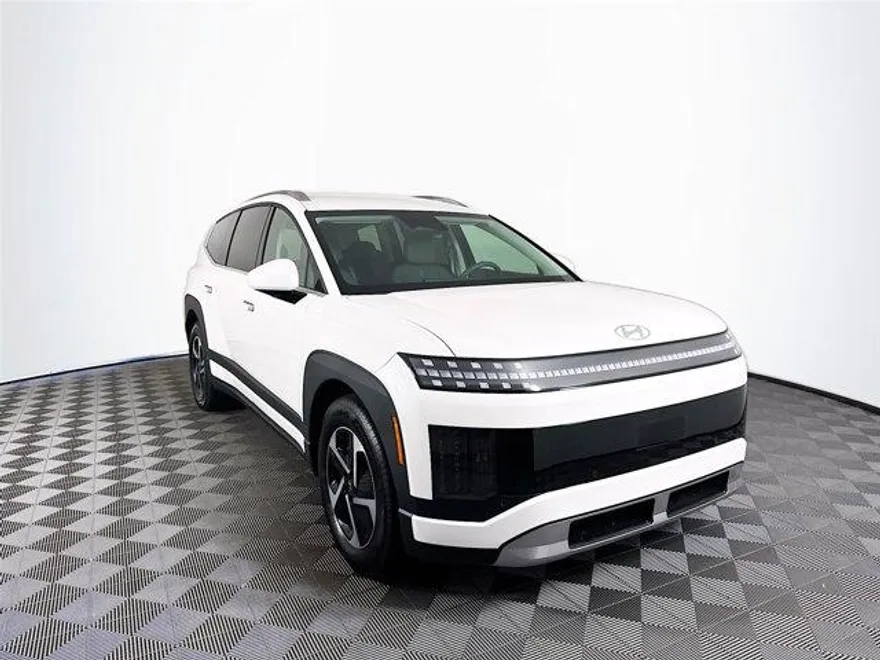 2026 Hyundai Ioniq SE photo 1