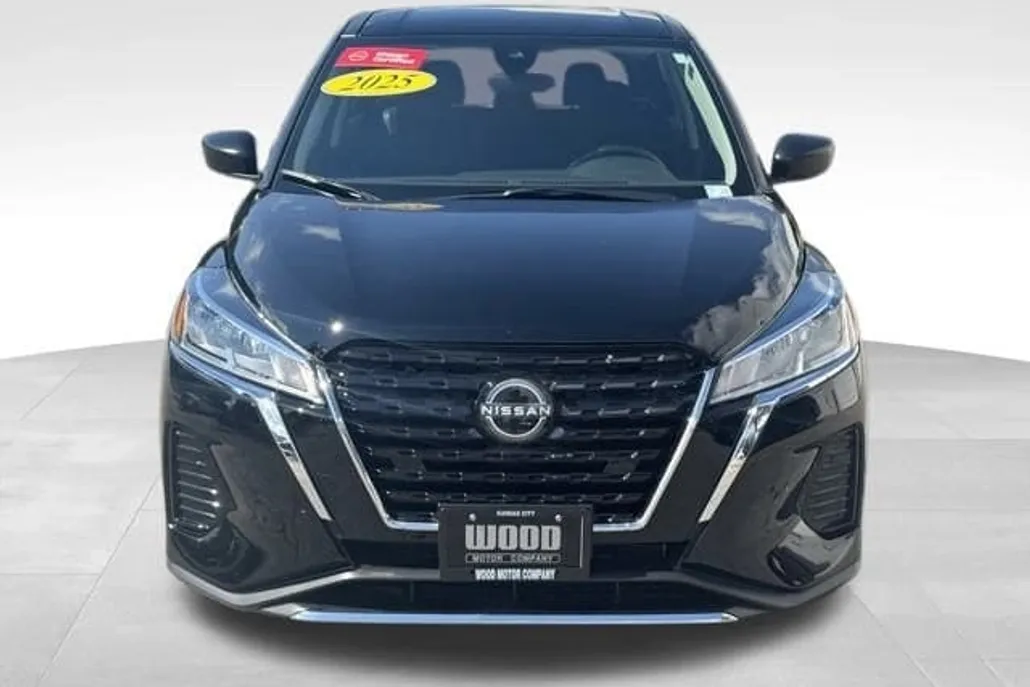 2025 Nissan Kicks Play S photo 1