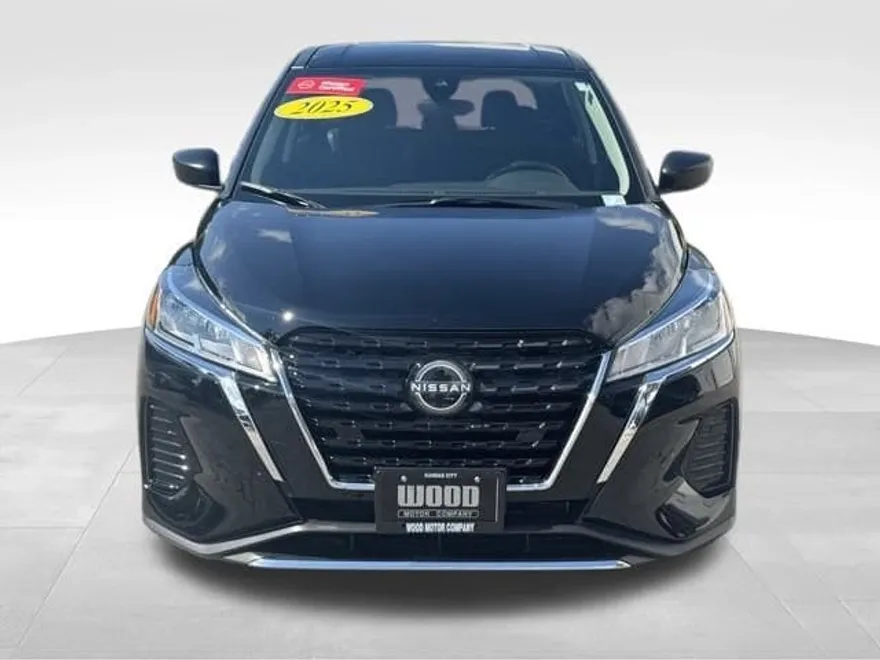 2025 Nissan Kicks Play S photo 1
