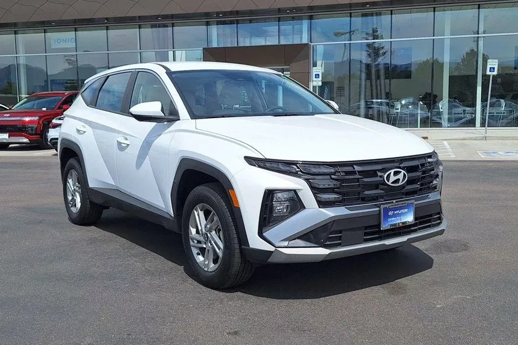 2025 Hyundai Tucson SE photo 1