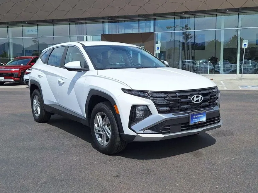 2025 Hyundai Tucson SE photo 1